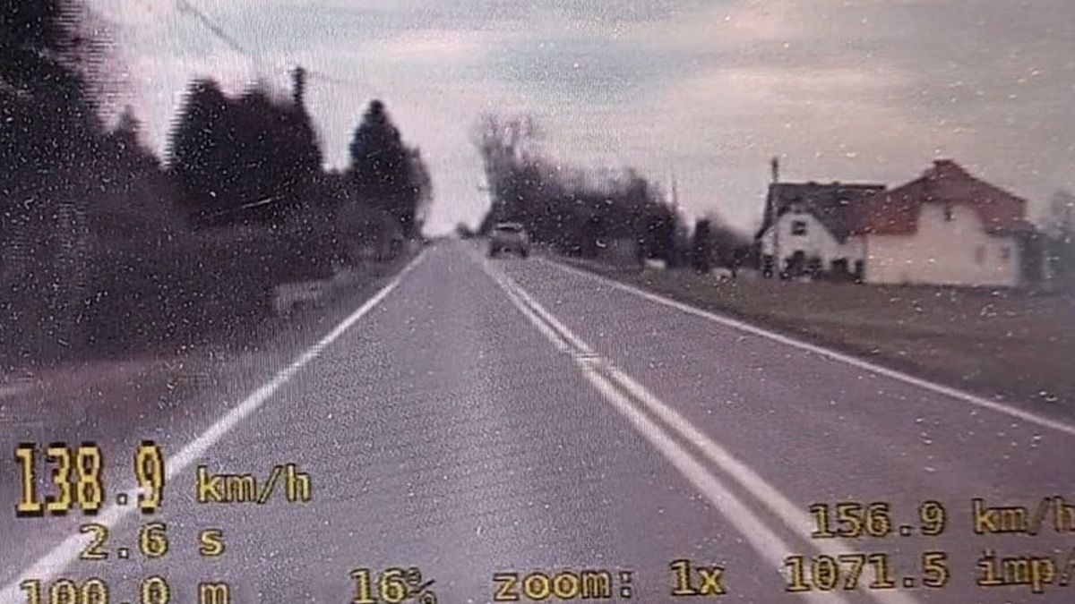 Trzy mandaty na łączną kwotę 3700 złotych i 20 punktów karnych otrzymał kierowca Land Rovera