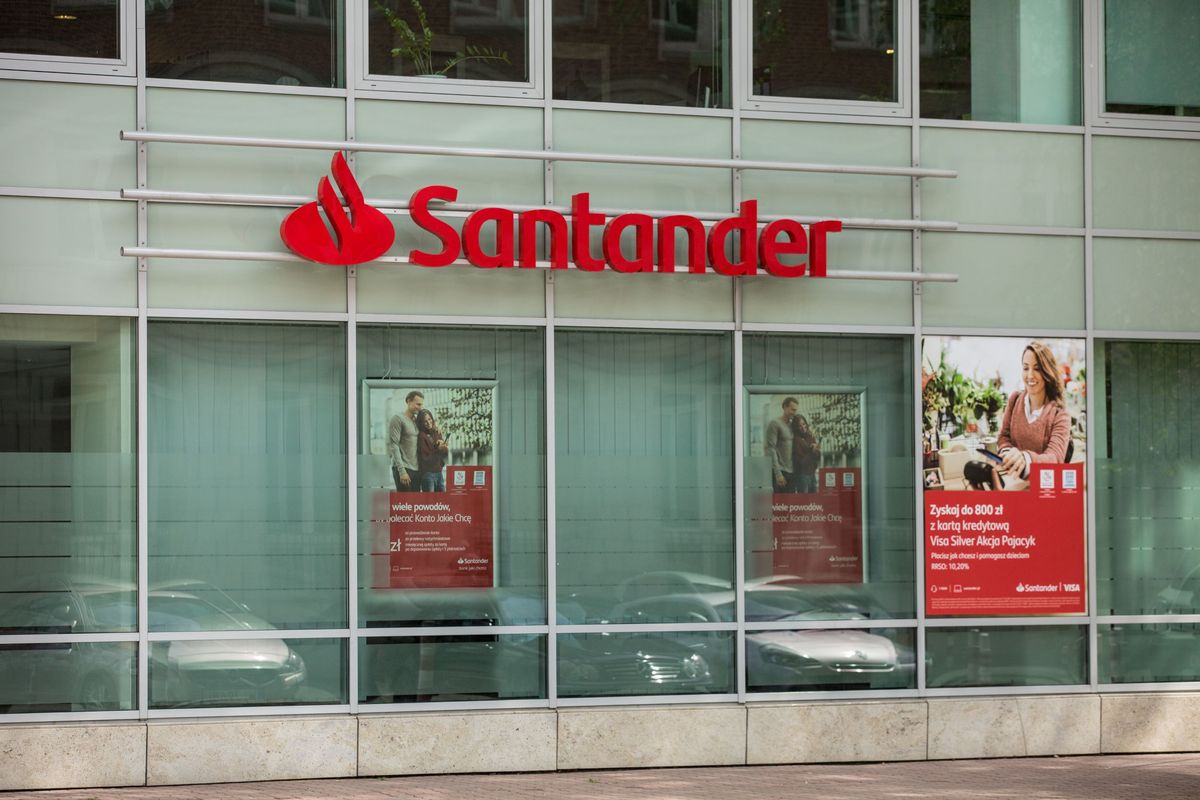 Santander musi teraz w każdym przypadku kontaktować się z bankową konkurencją w celu naprostowania sytuacji 