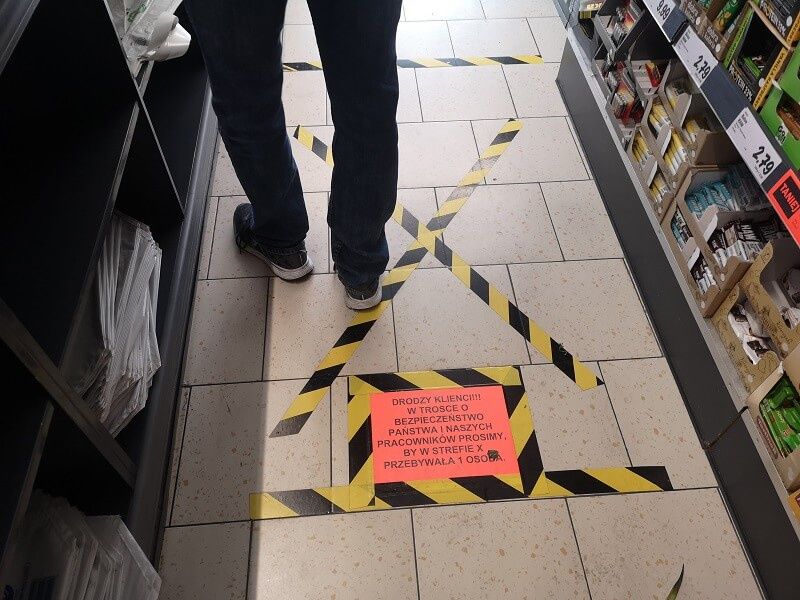 strefa x koronawirus kolejka zakupy klient lidl polska