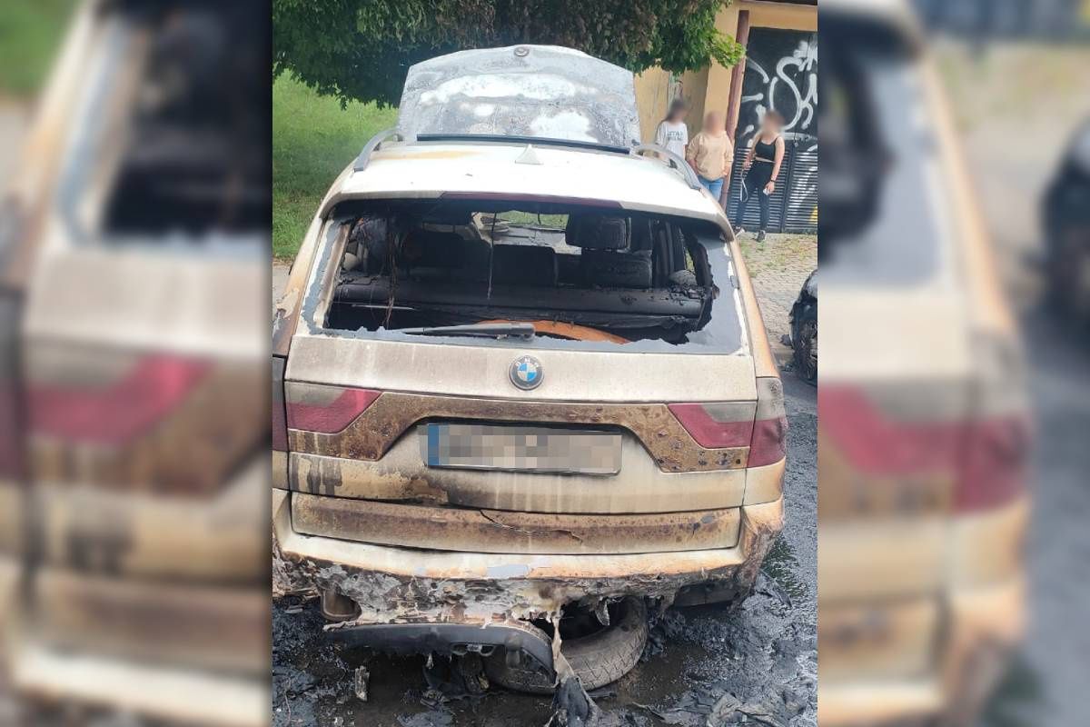 Pożar BMW X5 na parkingu przy ul. Niepodległości w Lublinie