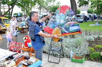 Stalowa Wola: Rozwadowski Targ Staroci w słońcu i w deszczu z tłumami