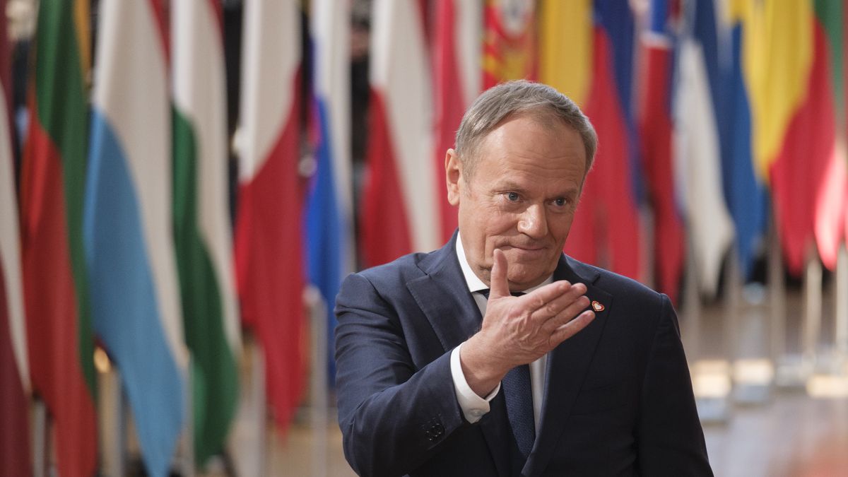 BRUSSELS, BELGIUM - MARCH 6: Polish Prime Minister Donald Tusk talks to the media prior to the start of an EU Summit in the Europea building on March 6, 2025 in Brussels, Belgium. European Council President Antonio Costa hosts a special EU summit dedicated to "European defence and Ukraine". (Photo by Thierry Monasse/Getty Images)