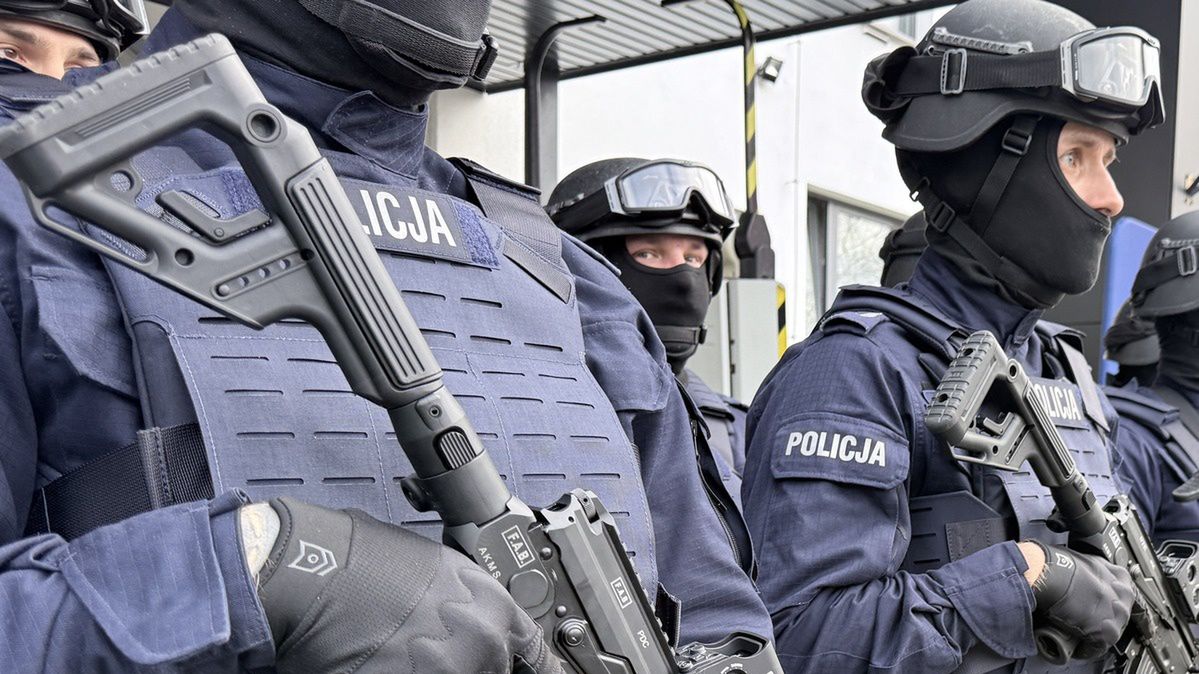 Grozili ochroniarzowi nożem. Szybka akcja policji