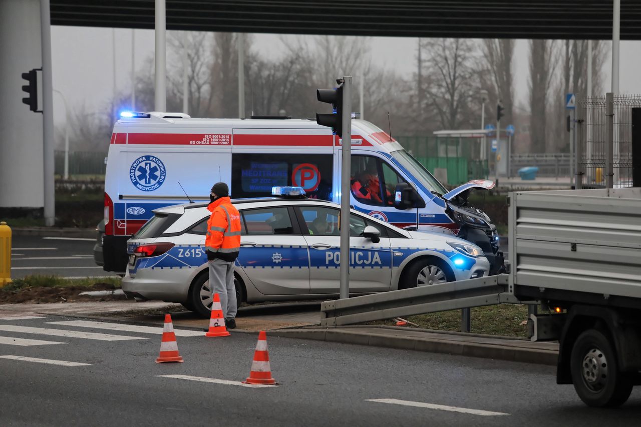 Warszawa. Zderzenie karetki z bmw