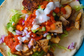 Obieram halloumi jak ziemniaka i wrzucam do piekarnika. Po takim obiedzie nawet mąż nie pyta o mięso