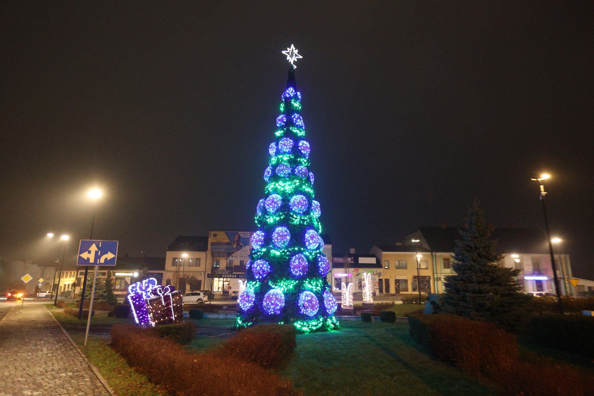 Samo drzewko mieszkańcy już znają, gdyż pojawiało się w identycznej formie w poprzednich latach.