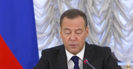Miedwiediew zapowiada. "Strefa sanitarna będzie na granicy z Polską"