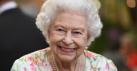 Królowa Elżbieta II w nowej fryzurze. Monarchini zaskoczyła podwładnych