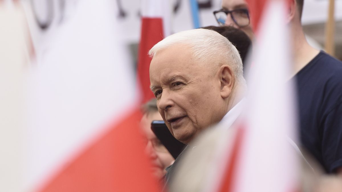Opposition party PiS (Law and Justice) leader Jaroslaw Kaczynski speaks to his supporters during an anti-government protest in Warsaw, Poland, on September 14, 2024. Several hundred PiS (Law and Justice) party supporters gather outside the Ministry of Justice in Warsaw in an anti-government protest against the ruling coalition led by the pro-European Union Prime Minister Donald Tusk. (Photo by Aleksander Kalka/NurPhoto via Getty Images)