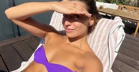 NATURALNA Julia Wieniawa po licznych zagranicznych wojażach opala się na tarasie. "STAYCATION" (FOTO)