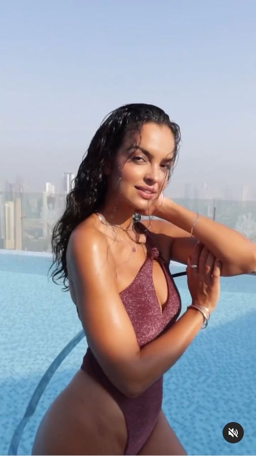 Klaudia El Dursi pozuje w Dubaju.