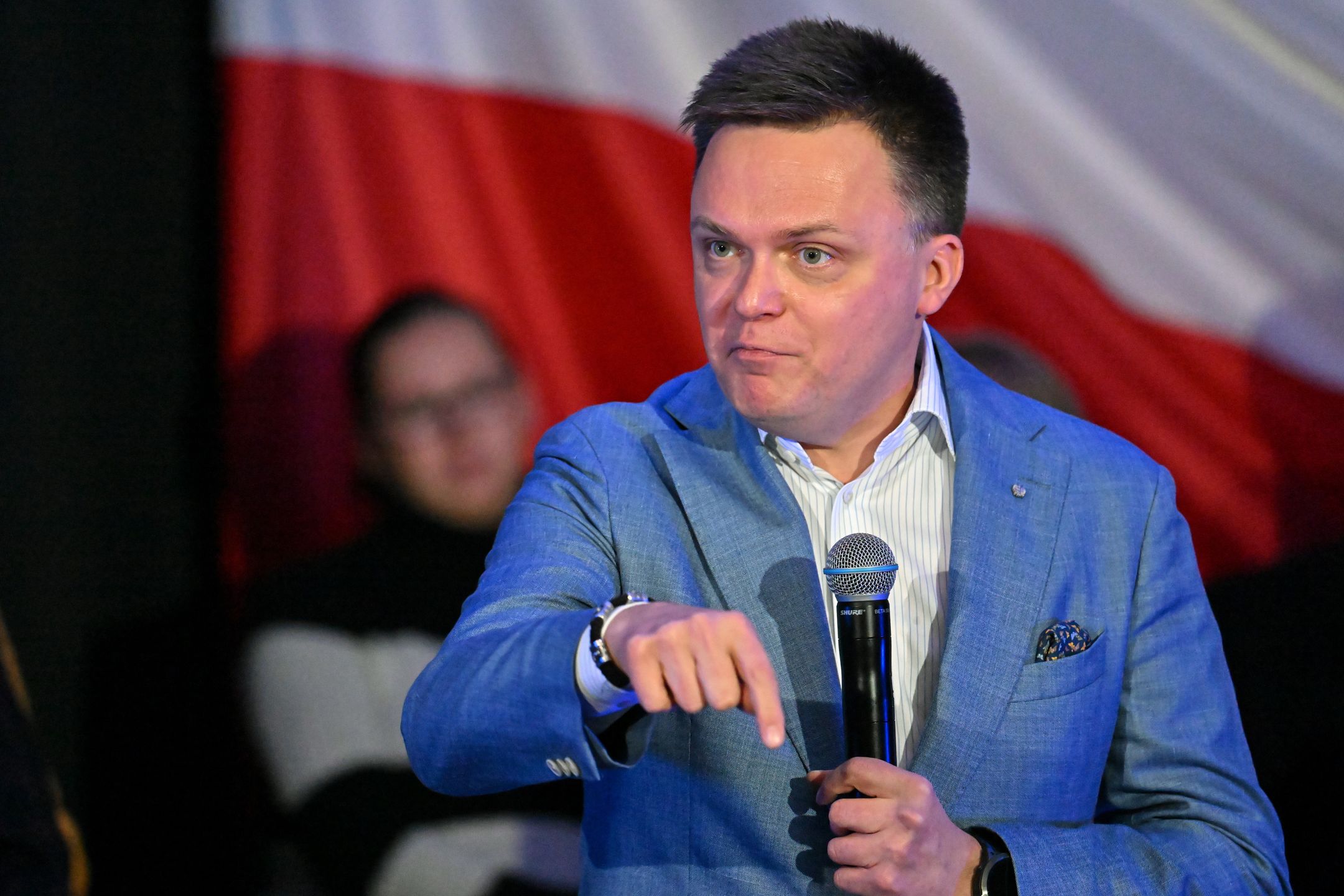 Jędrzejów, 13.11.2024. Marszałek Sejmu Szymon Hołownia podczas spotkania z cyklu "Pod jedną flagą", 13 bm. w Jędrzejowie. Na spotkaniu, lider Polski 2050 Szymon Hołownia ogłosił swój start w wyborach prezydenckich w 2025 r. (mr) PAP/Piotr Polak