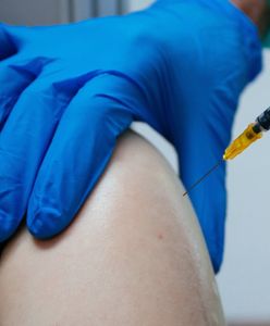 Lekarz próbował przyjąć trzecią dawkę szczepionki na COVID. Sfałszował dokumenty