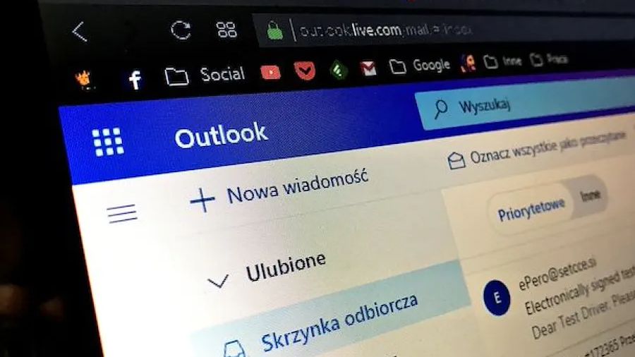 Jak zaczynać e-maile?