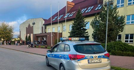 Krwawy piątek w sieci. Policja kontroluje szkoły w regionie