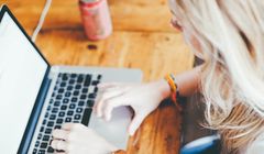 Najwięcej wśród freelancerów zarabiają programiści, najsłabiej copywriterzy