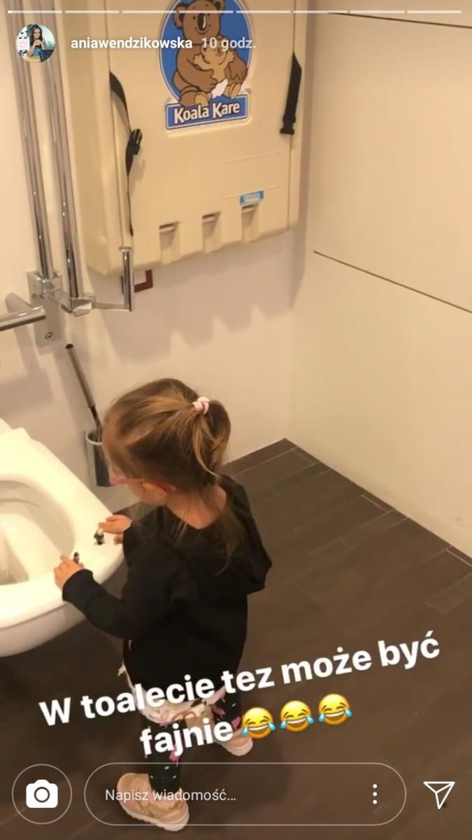 W toalecie też może być fajnie, zapewnia dziennikarka