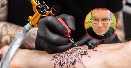 "Ksiądz związał mi tatuaż". Duchowny tłumaczy, co to oznacza
