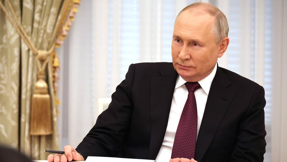 Russian President Putin Meets With T-80 Tank Crew at the Kremlin
Russian President Vladimir Putin meets with the crew of the Alyosha T-80 tank, which destroyed a Ukrainian armored convoy in the direction of Zaporizhzhia, a city in Southeast Ukraine, during the course of Russia's military operation in Ukraine, at the Kremlin, in Moscow, Russia on Thursday, August 24, 2023. Putin has praised Wagner Group chief Yevgeny Prigozhin as "a talented businessman" and sent condolences to Prigozhin's family on Thursday. Photo by Kremlin POOL/ UPI Photo via Newscom
Dostawca: PAP/Newscom
Kremlin
WAGNER PLANE CRASH