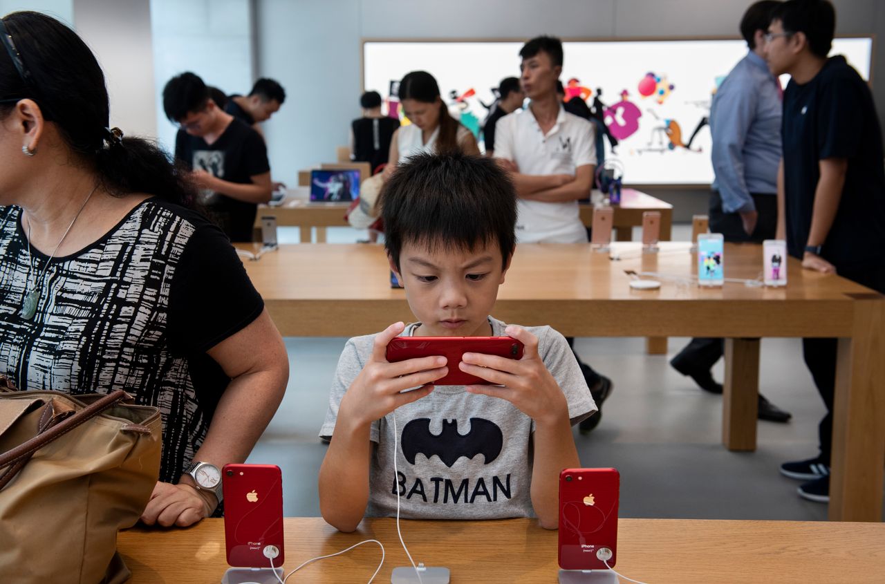 Chiny zakazują smartfonów w szkołach. Stanowcza reakcja Ministerstwa Edukacji