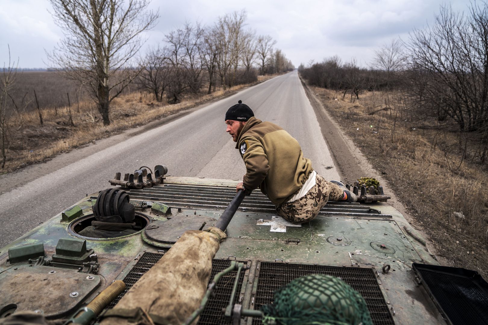 DONETSK OBLAST, UKRAINE - MARCH 17: Ukrainian tank-men are seen on a BWP infantry fighting vehicle prepare for combat as the war between Russia and Ukraine continues in the direction of Lyman in Donetsk Oblast, Ukraine on March 17, 2024. (Photo by Jose Colon/Anadolu via Getty Images)