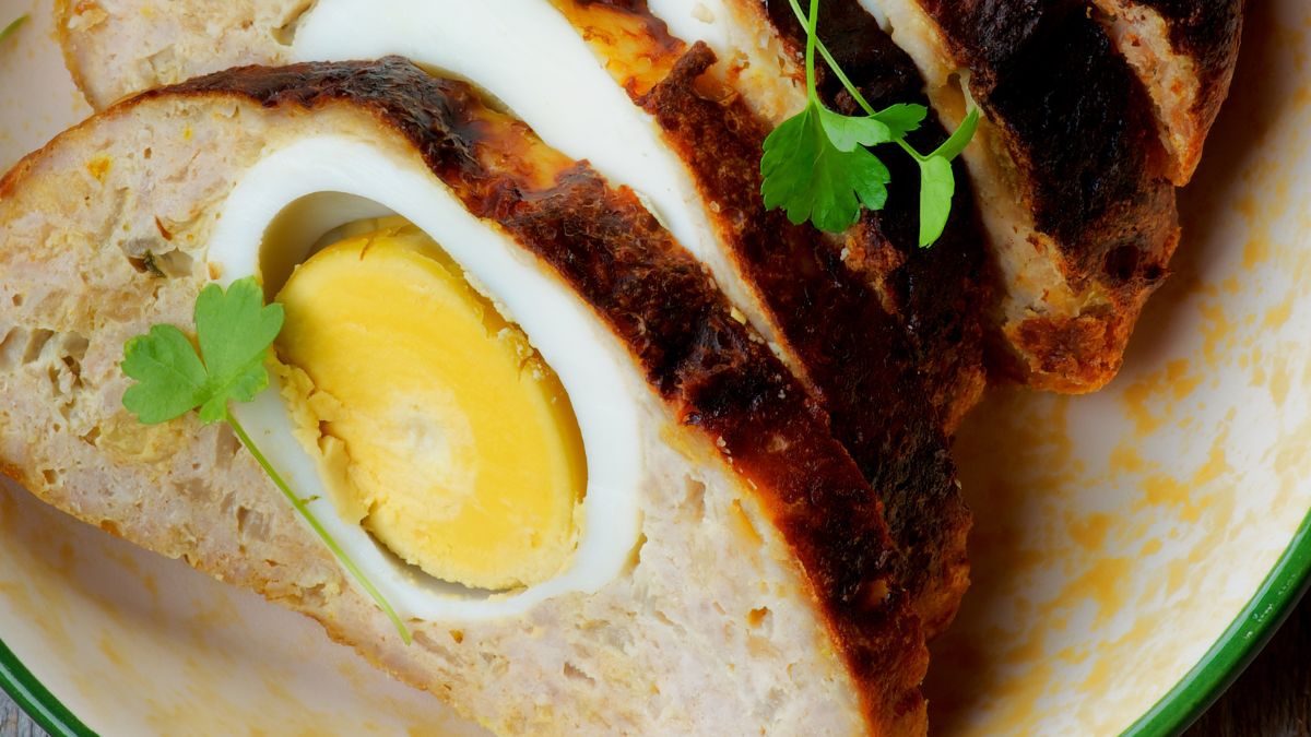 Fałszywy zając - pieczeń z mięsa mielonego i jajek