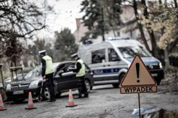 Będąc pod wpływem alkoholu doprowadził do śmiertelnego wypadku. Sąd postanowił zatrzymać go w areszcie