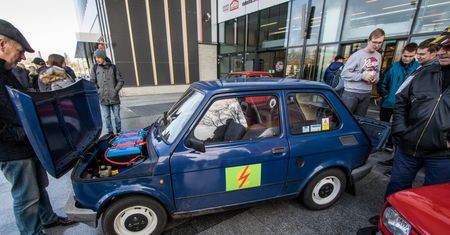 Elektryczny "Maluch" z Bielska-Białej. Powstał w garażu pasjonata