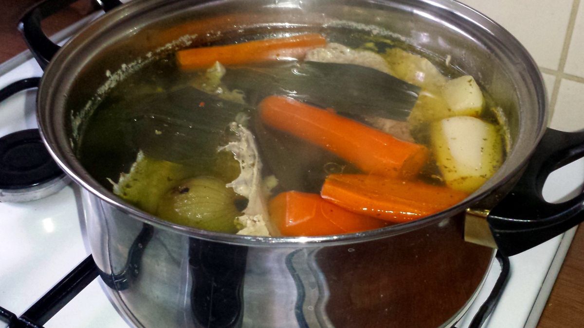 Gotujący się rosół