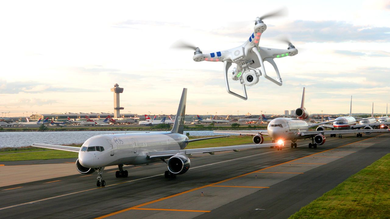 Dron zderzył się z samolotem pasażerskim w Kanadzie