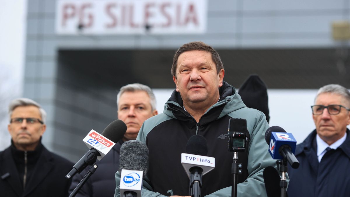 Marek Bogusz na briefingu prasowym przed kopalnią