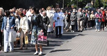 Boże Ciało w Mielnie. Tłumy wiernych wzięły udział w procesji [ZDJĘCIA]