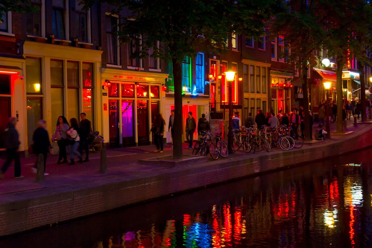 The red light district is a place where alcohol and drugs mix particularly often.