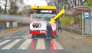 Seniorka weszła na pasy. Dramatyczne nagranie. Zobaczcie sami