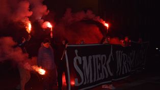 Piła: XIII Marsz Pamięci Żołnierzy Wyklętych przeszedł ulicami miasta. Zapłonęły race