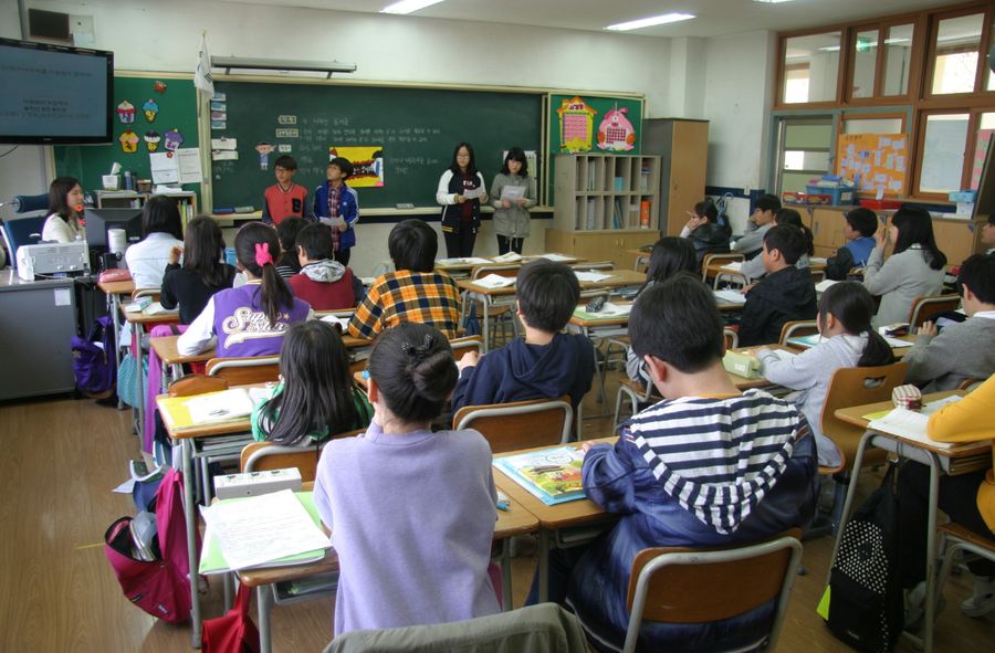 What does the high school students' schedule reform entail