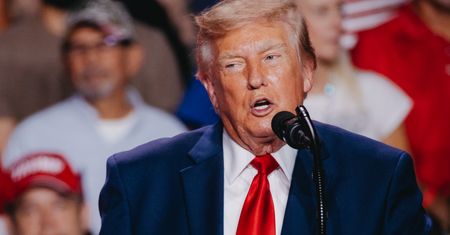 Burza po słowach Trumpa o Los Angeles i San Diego. Tak się broni