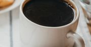 Wysusz, pokrusz i dodaj do kawy. Wystarczy pół łyżeczki, by poczuć różnicę