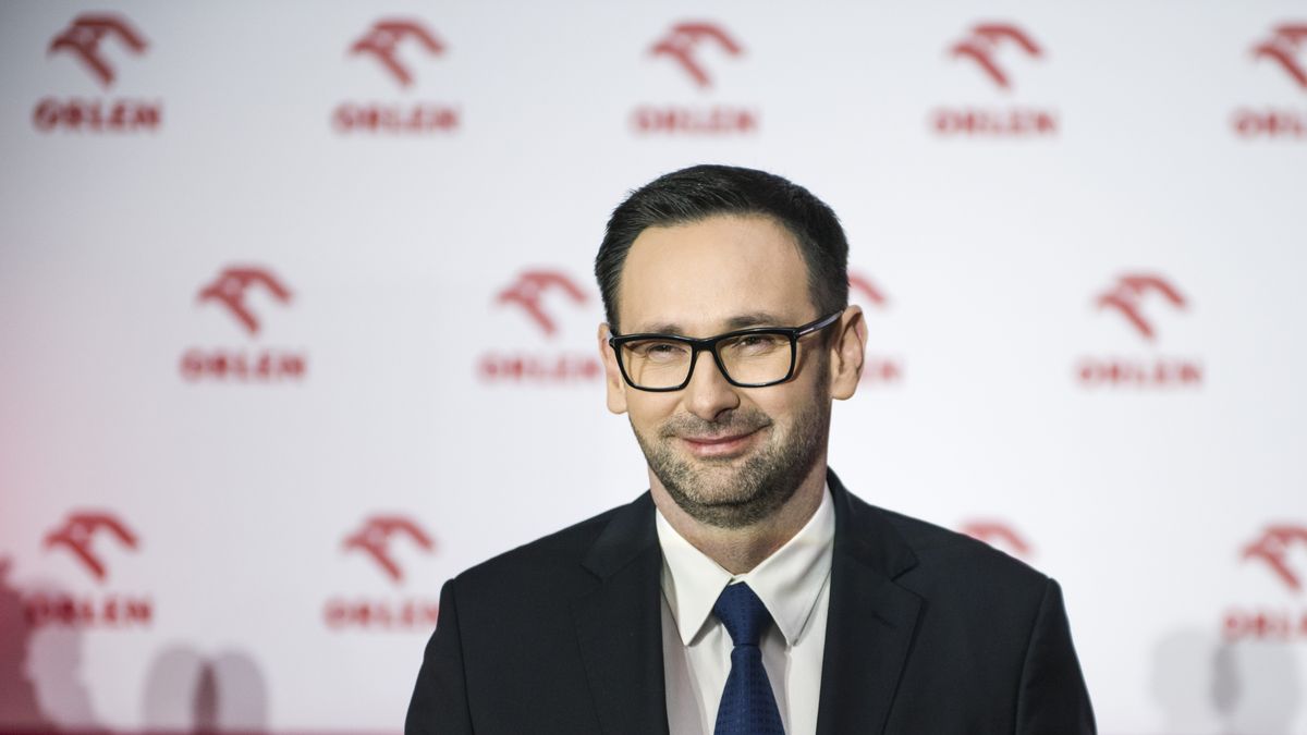 WARSAW, MAZOWIECKIE, POLAND - 2022/12/19: Daniel Obajtek, the CEO of ORLEN is seen during a press conference. Press conference on the involvement of Polish Oil Company ORLEN group (PKN Orlen) in strategic projects in the area of sports sponsorship and a summary of the sports year. (Photo by Attila Husejnow/SOPA Images/LightRocket via Getty Images)