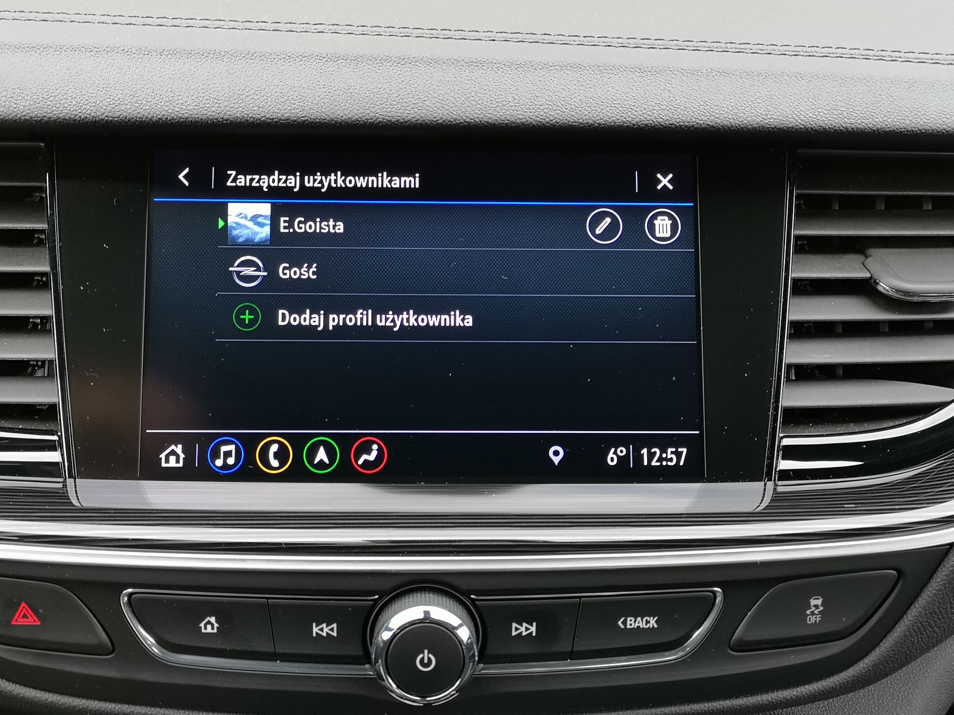 Opel Insignia Sports Tourer: System Multimedia Navi Pro, fabryczne audio i systemy wsparcia kierowcy 10