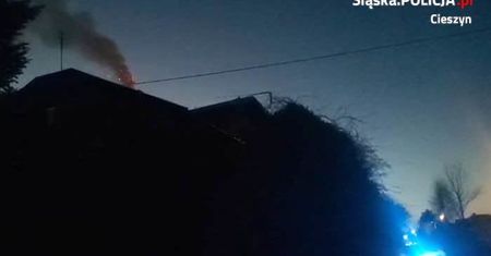 Cieszyn. Krok od tragedii. Policjanci i sąsiad zapobiegli pożarowi