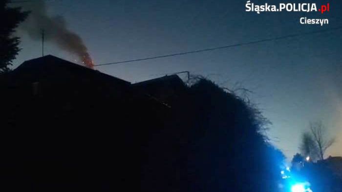 Cieszyn. Dzięki reakcji sąsiada i policjantów nie doszło do pożaru.