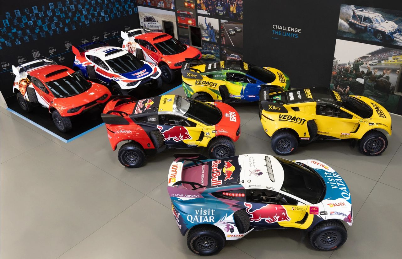 Zespół Prodrive obsługuje aż siedem samochodów, w tym jeden ubiegłorocznego zwycięzcy Dakaru. 