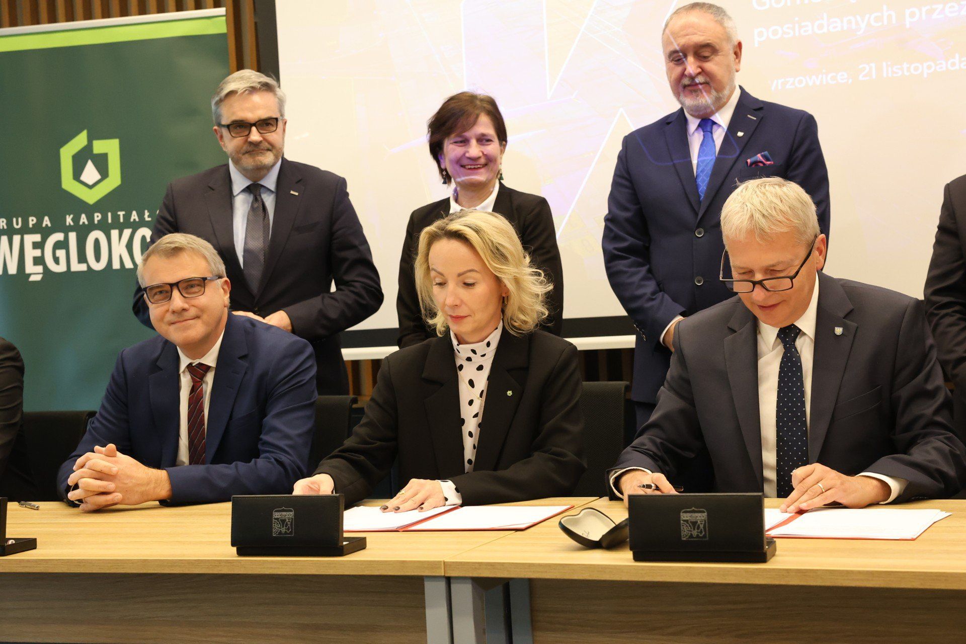 Podpisanie umowy na zakup akcji lotniska w Pyrzowicach