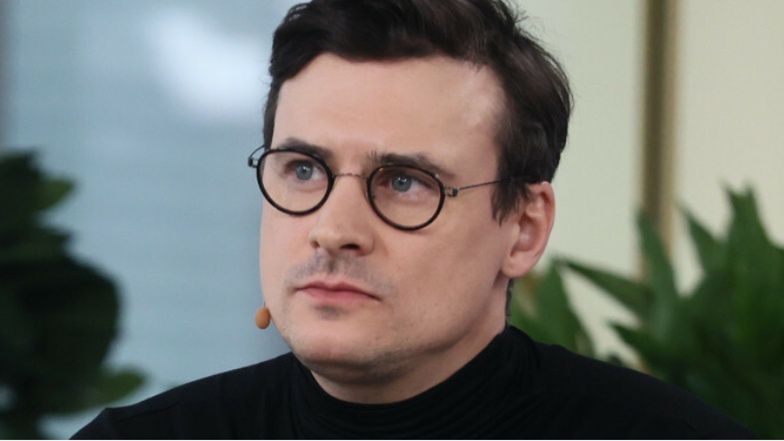 Mateusz Damięcki był prześladowany w dzieciństwie przez rówieśników. "Koledzy przywiązywali mnie do kaloryferów"