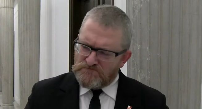 Grzegorz Braun liderem antyukraińskiej propagandy w sieci