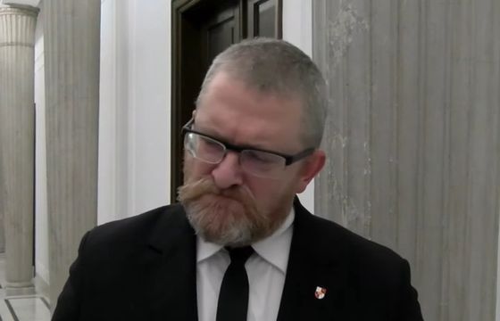 Grzegorz Braun liderem antyukraińskiej propagandy w sieci