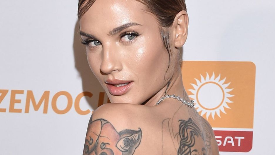 Karolina Gilon pozuje w bikini