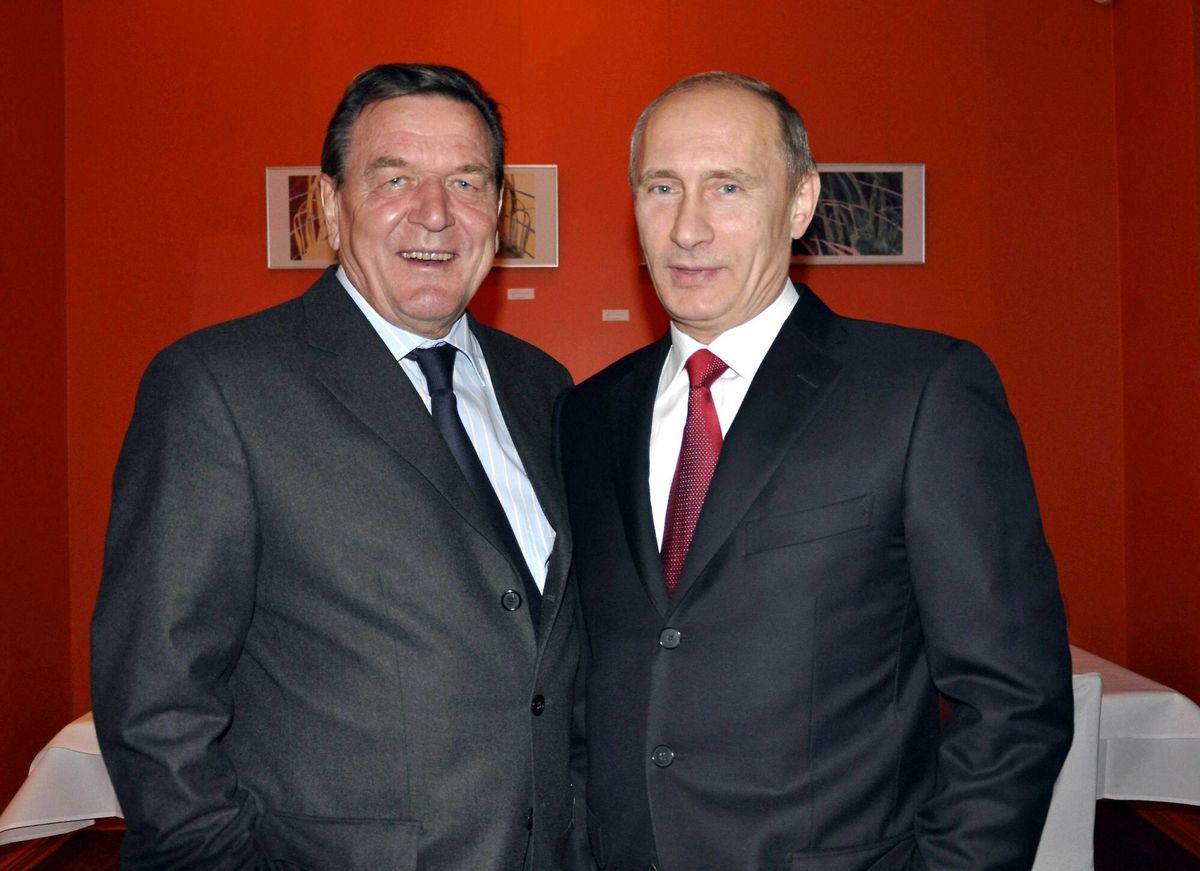 Gerhard Schroeder i Władimir Putin w 2010 roku (WALTERSCHEID/STAR PRESS/SIPA)