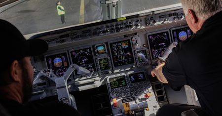 Samoloty bez pilotów? " Technologia będzie gotowa za 10 lat". Problem jest gdzie indziej
